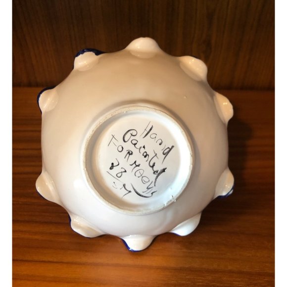 Vintage blue and white hand painted ceramic candy dish with handle - Picture 6 of 6